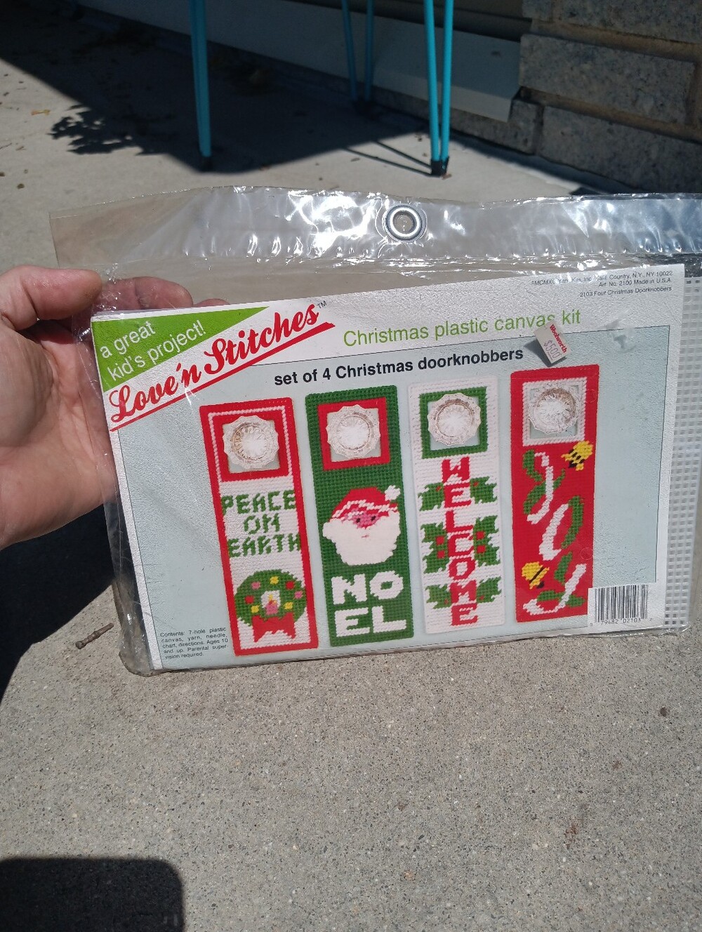Vintage Love N Stitches Set Of 4 Christmas Plastic Canvas Doorknobbers Kit